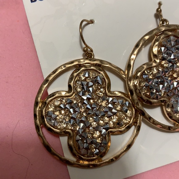 NWT gold and silver decorative costume earrings - Picture 2 of 3